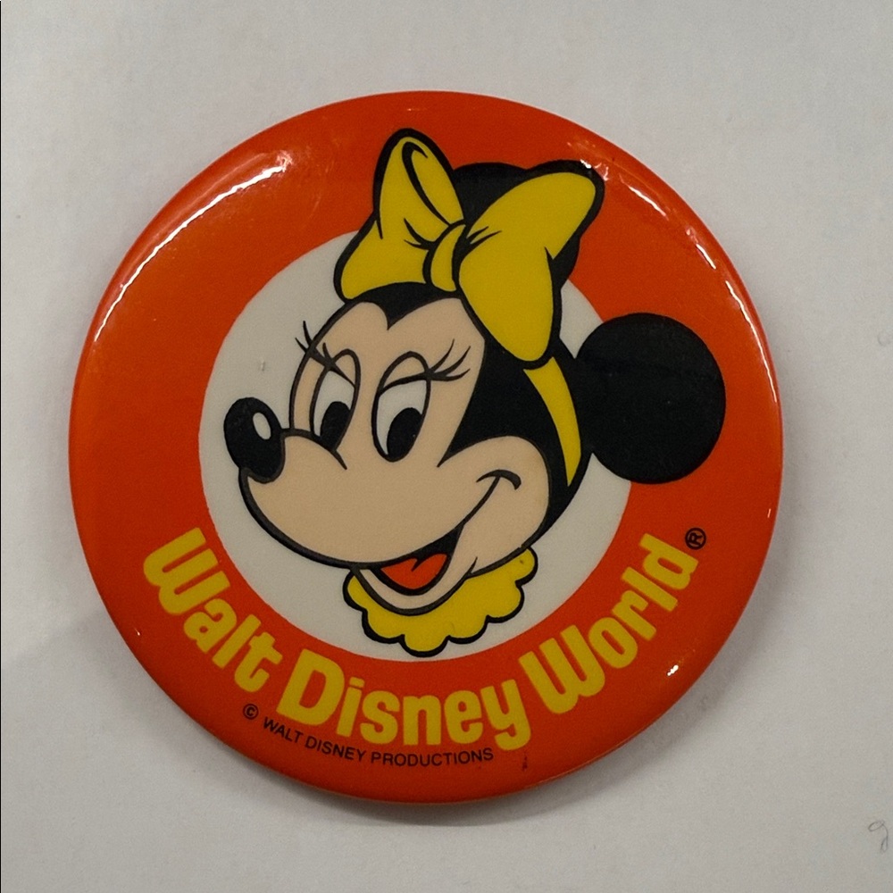 Minnie Mouse Disney Pin 3-3/8” diameter circa 1985